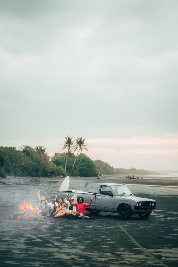 Seaside Tribe - Boutique Surf Stay & Retreat 타나롯 외부 사진